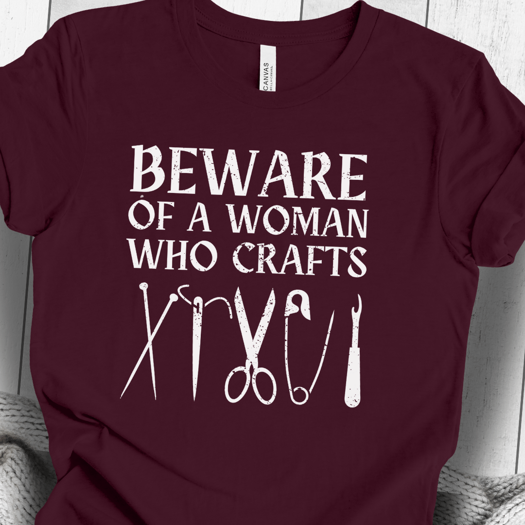 Beware of a woman who Crafts T-Shirt Maroon / S