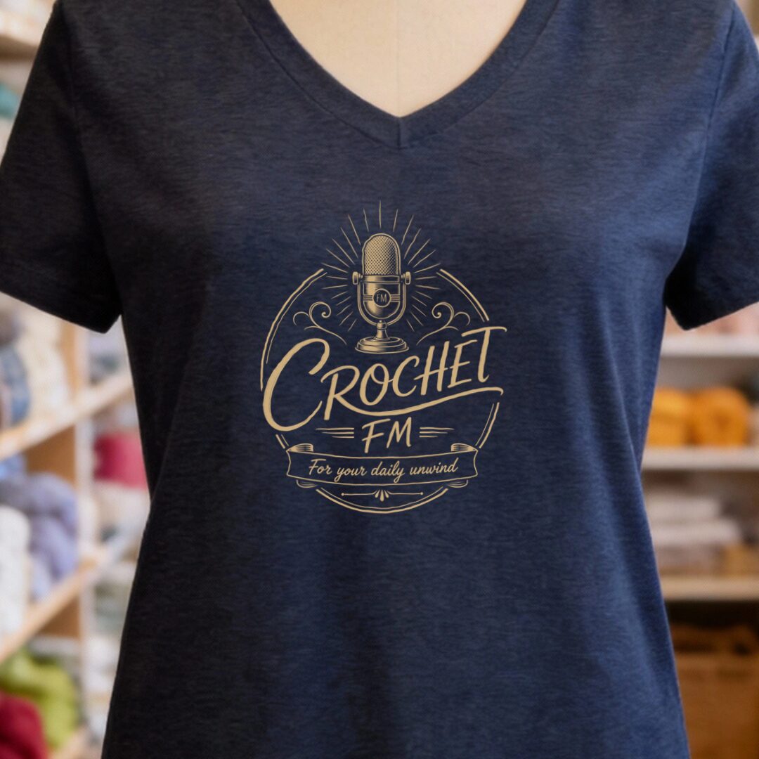 Crochet FM V-Neck T-Shirt Navy t-shirt