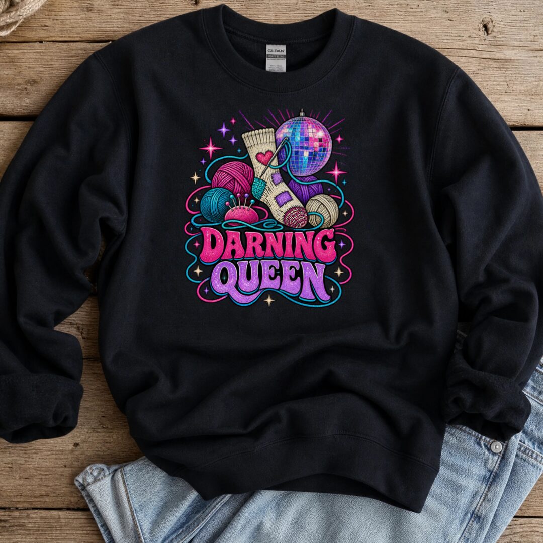 Darning Queen Sweatshirt Black t-shirt