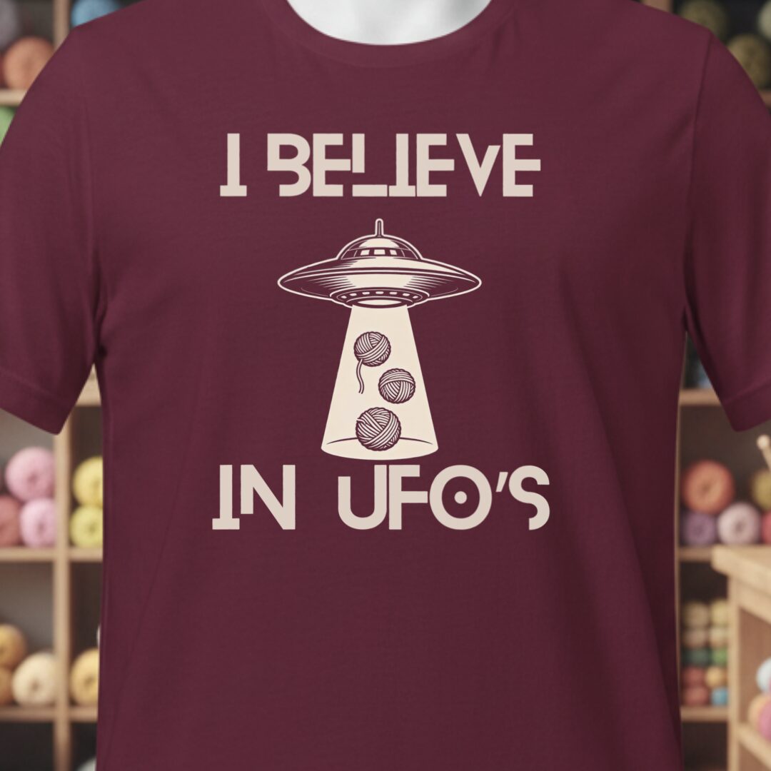 I Believe In UFOs T-Shirt Maroon t-shirt