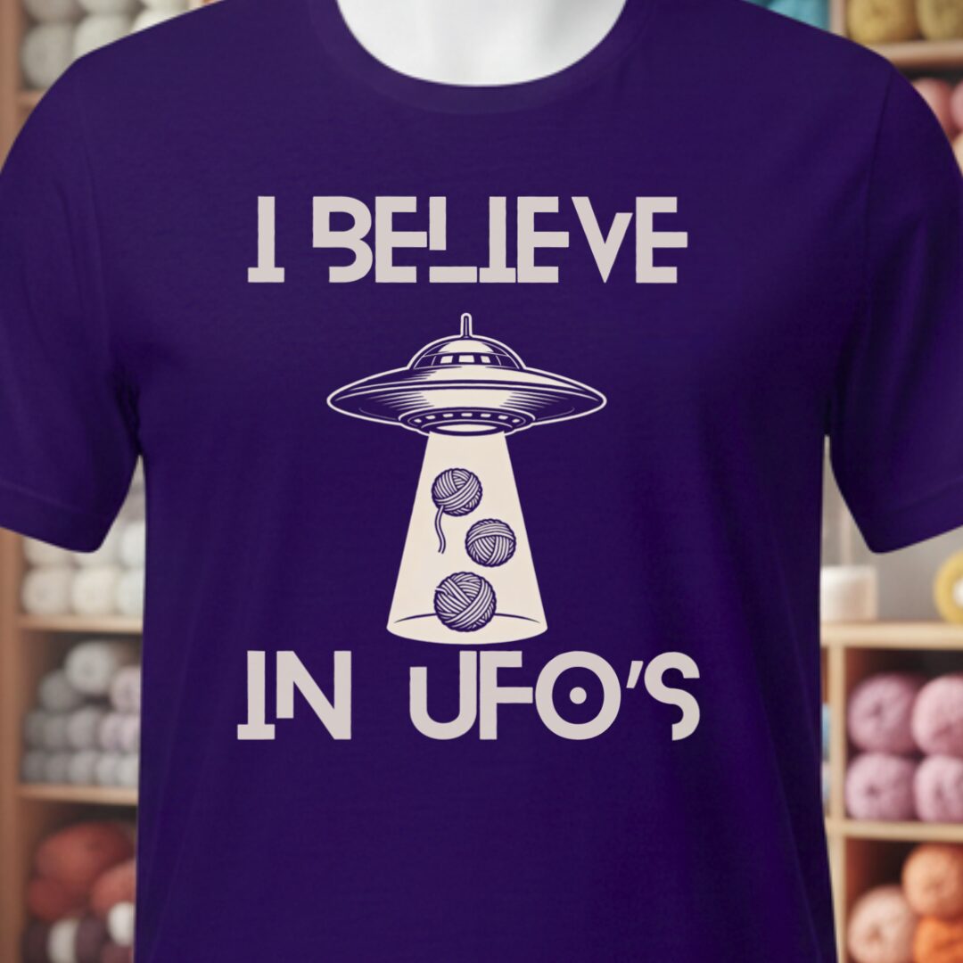I Believe In UFOs T-Shirt Purple t-shirt