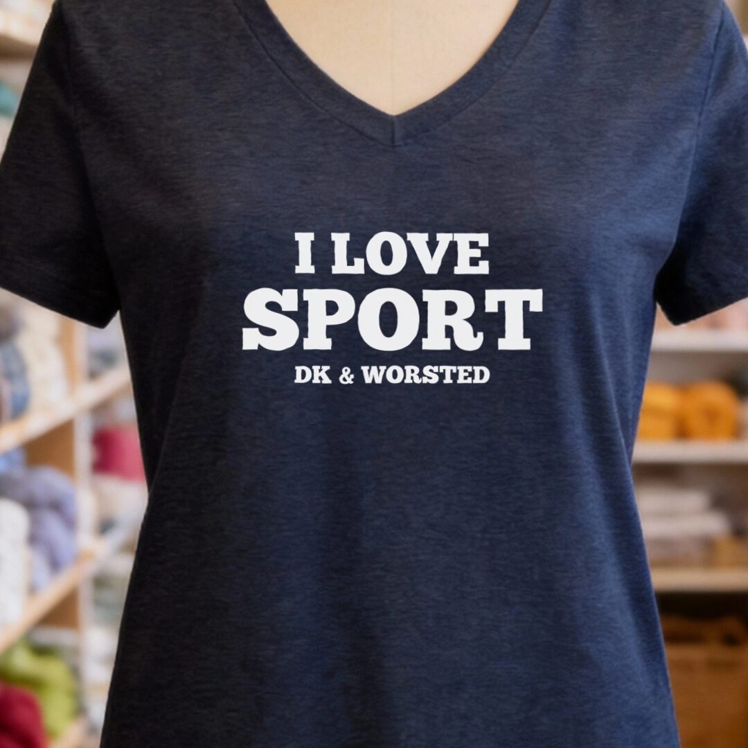 I love Sport V-Neck T-Shirt Navy t-shirt