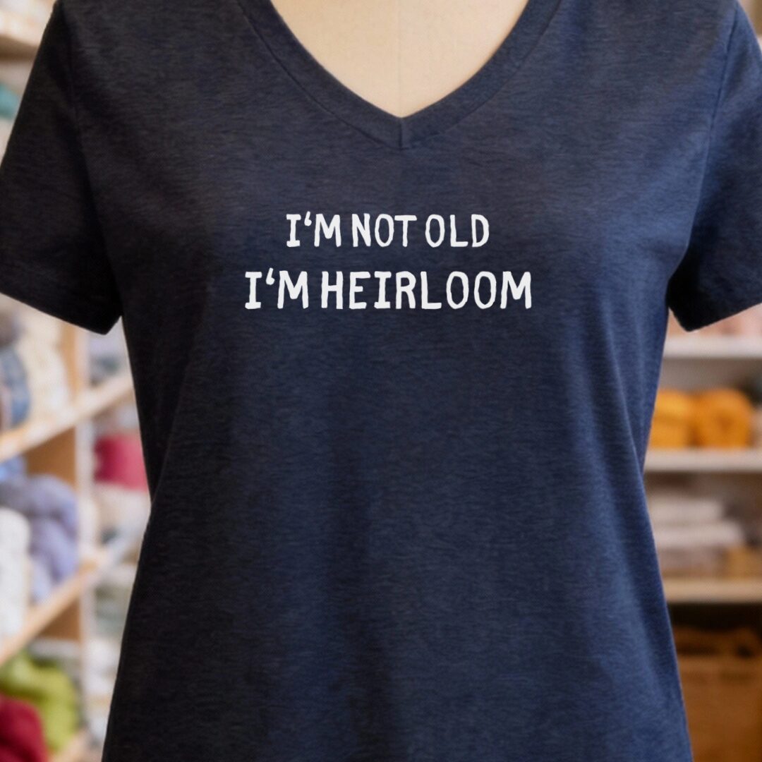 I'm Heirloom V-Neck T-Shirt Navy t-shirt