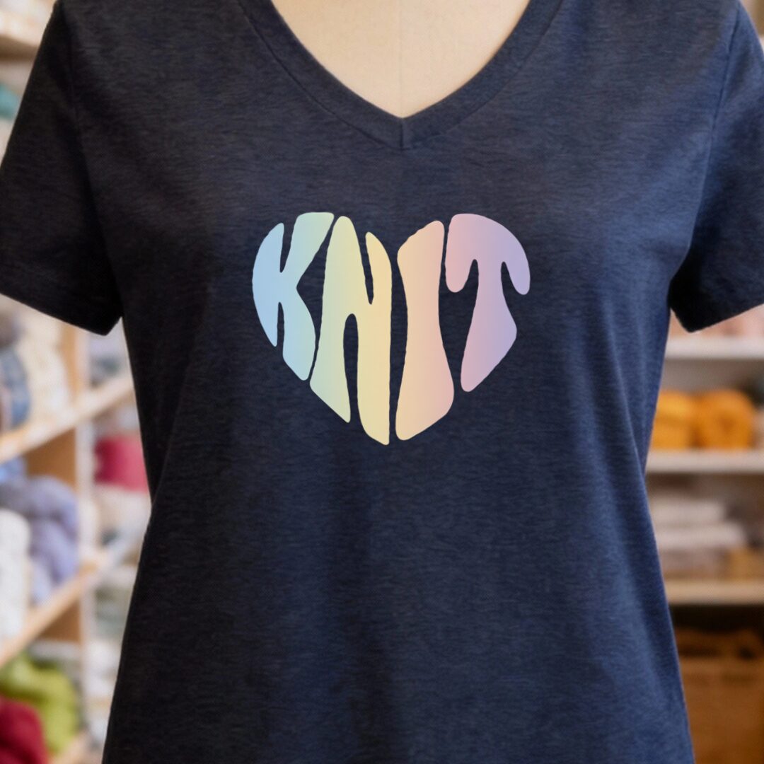 Knit Heart Pastel V-Neck T-Shirt Navy t-shirt