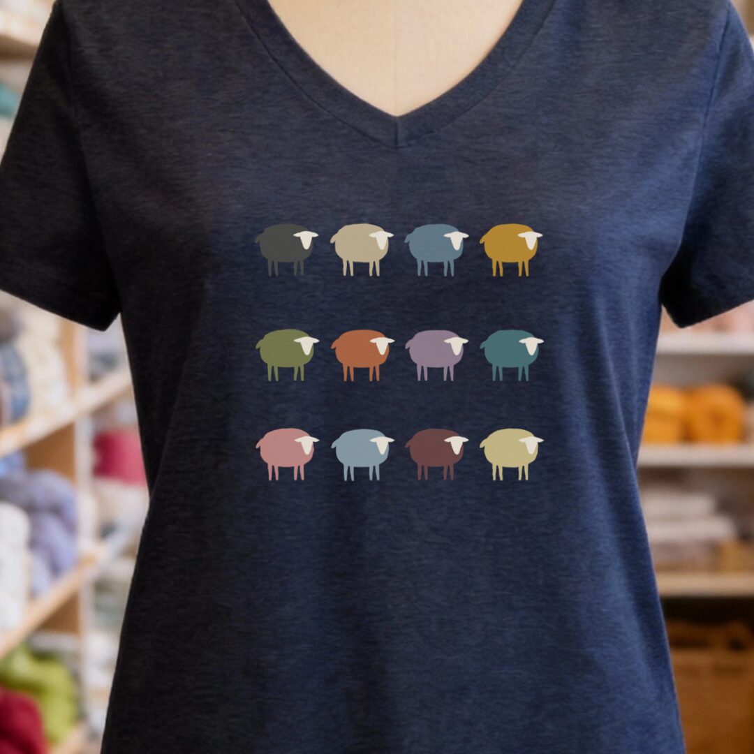 Sheep V-Neck T-Shirt Navy t-shirt