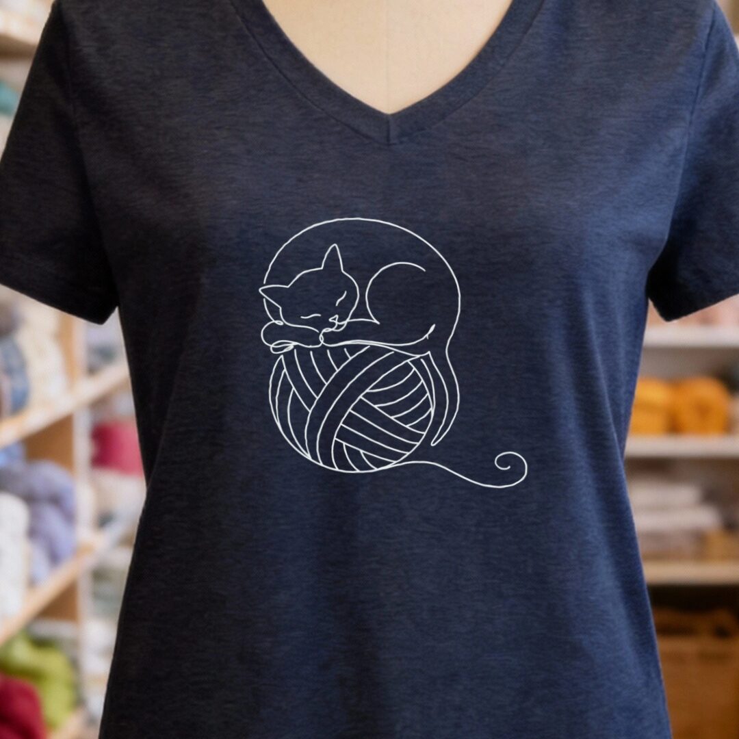 Sleepy Cat V-Neck T-Shirt Navy t-shirt