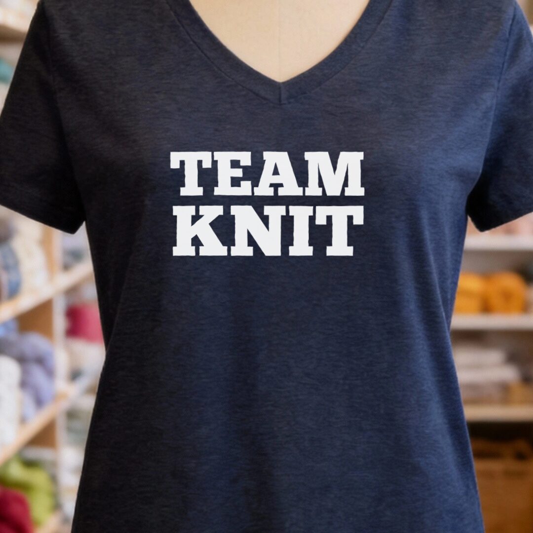 Team Knit V-Neck T-Shirt Navy t-shirt