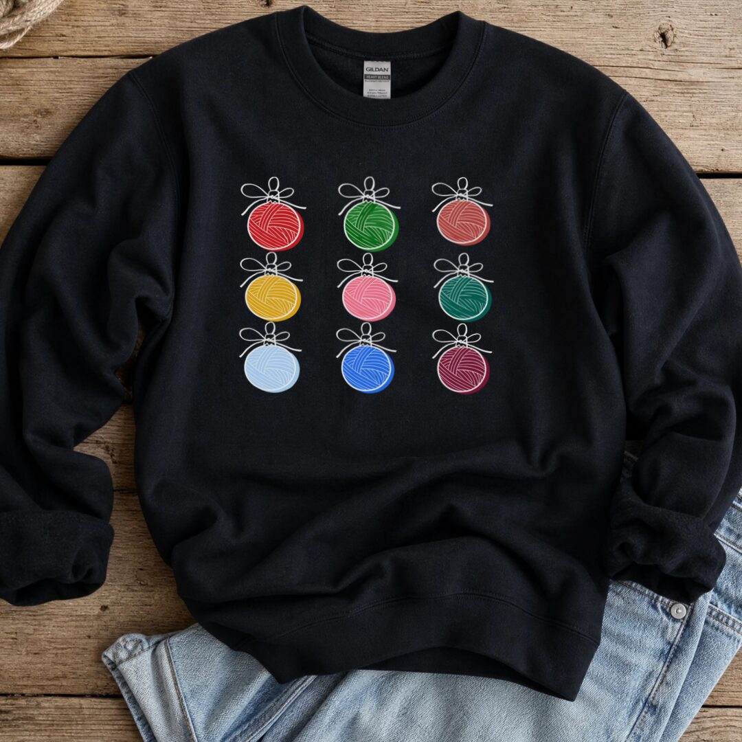 Yarn Baubles Sweatshirt Black t-shirt