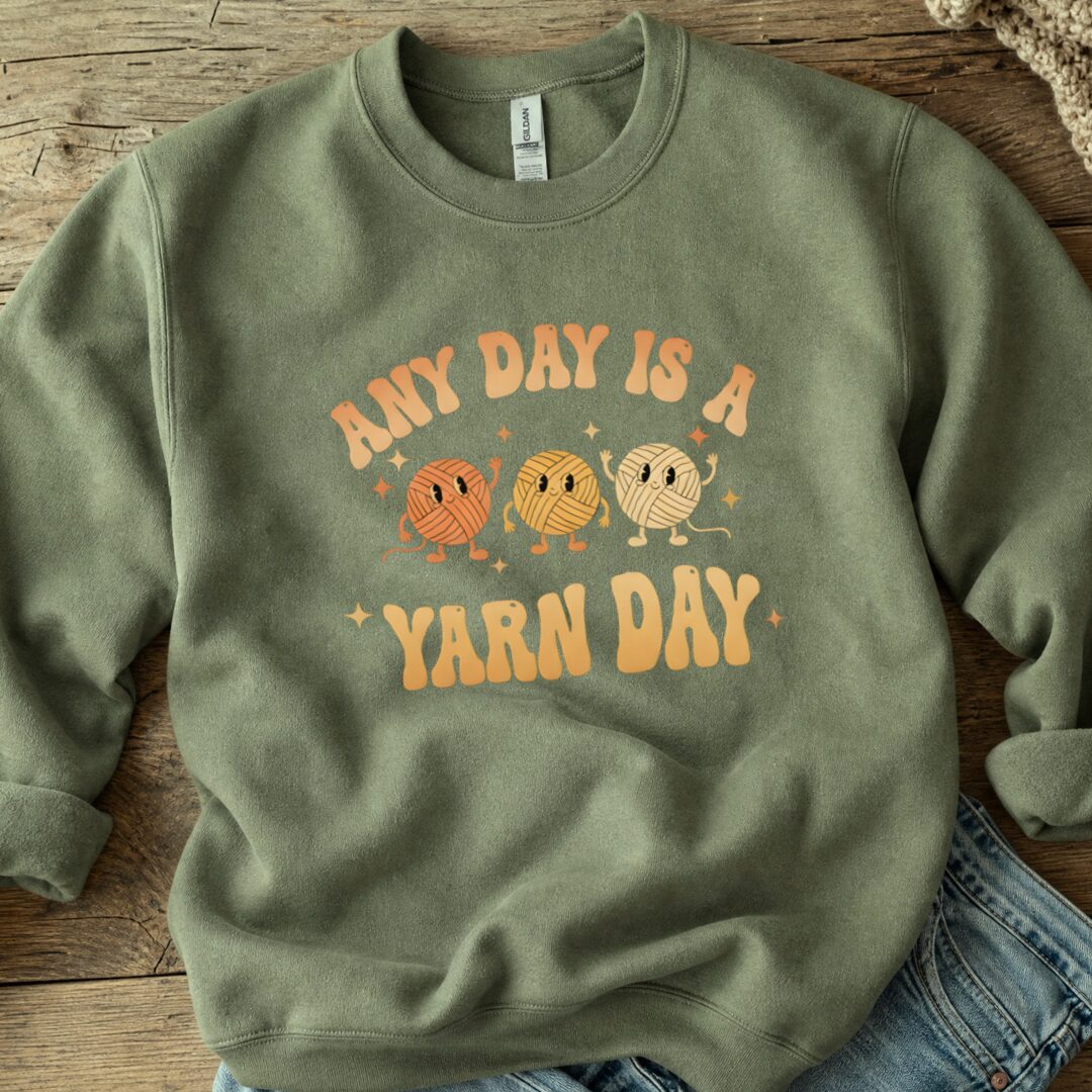 Yarn Day Sweatshirt Military Green t-shirt