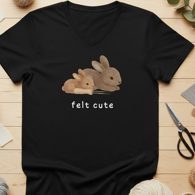Felt Cute V-Neck T-Shirt Black / S