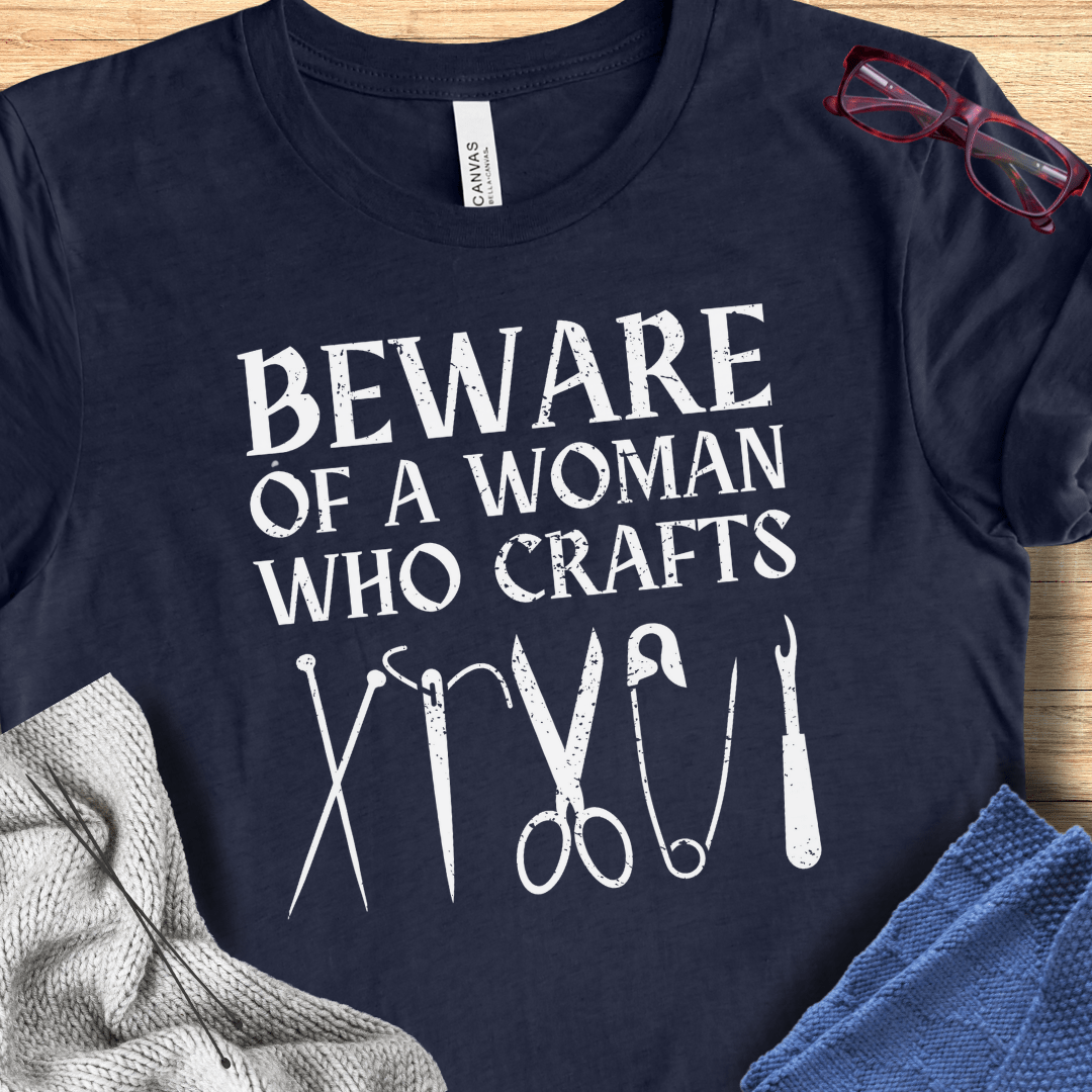 Beware of a woman who Crafts T-Shirt Midnight Navy / S