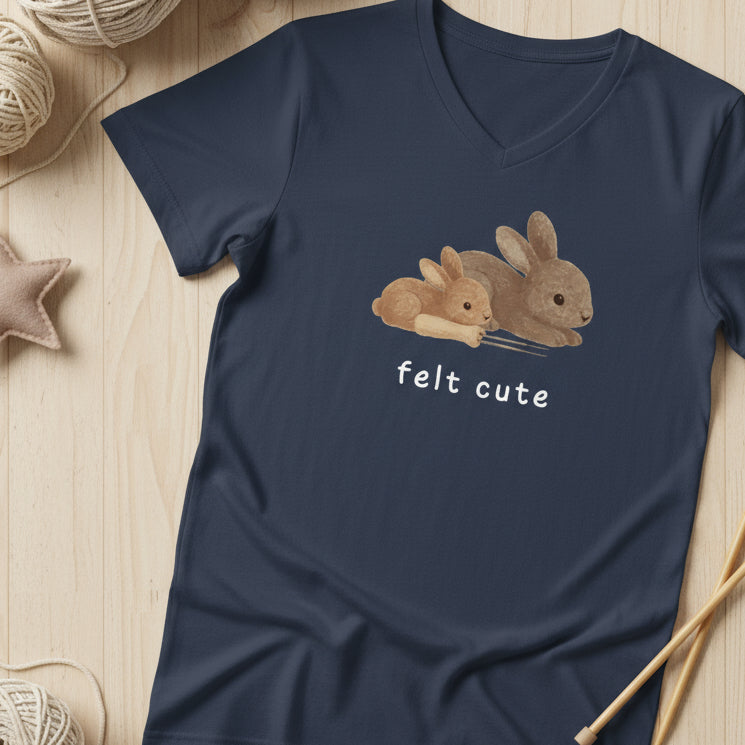 Felt Cute V-Neck T-Shirt Navy / S