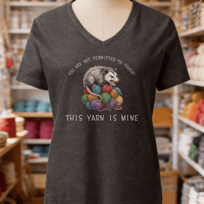 Hissing Yarn Possum V-Neck T-Shirt Dark Grey Heather / S