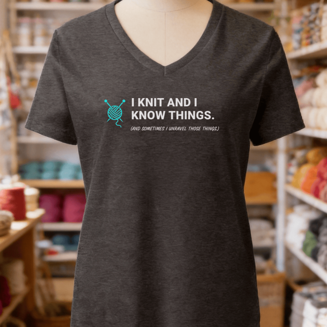 I Knit & Know Things V-Neck T-Shirt Dark Grey Heather / S