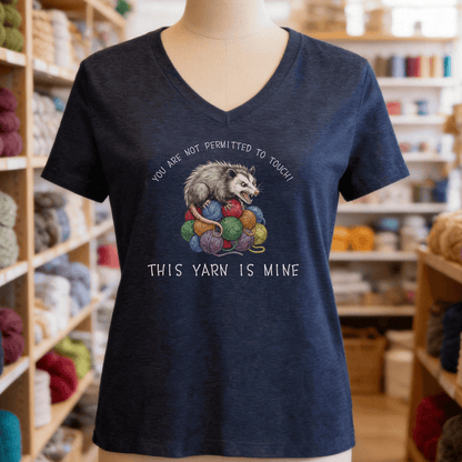 Hissing Yarn Possum V-Neck T-Shirt Heather Navy / S