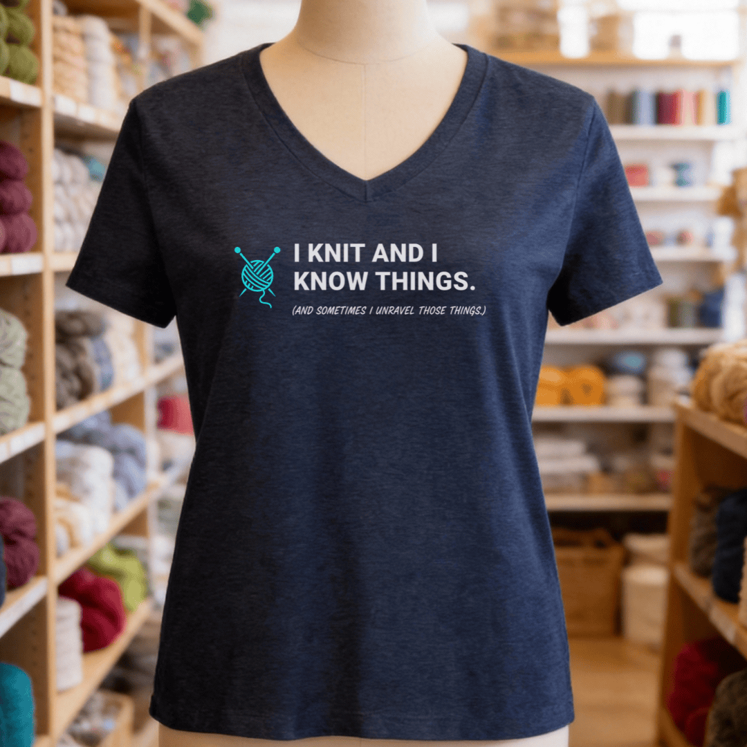 I Knit & Know Things V-Neck T-Shirt Heather Navy / S
