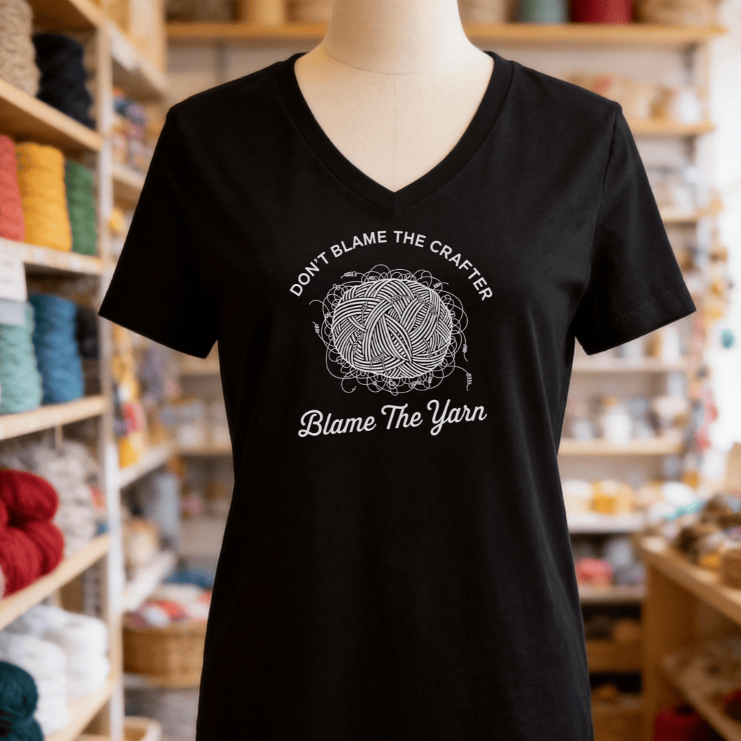 Blame The Yarn V-Neck T-Shirt Solid Black Blend / S