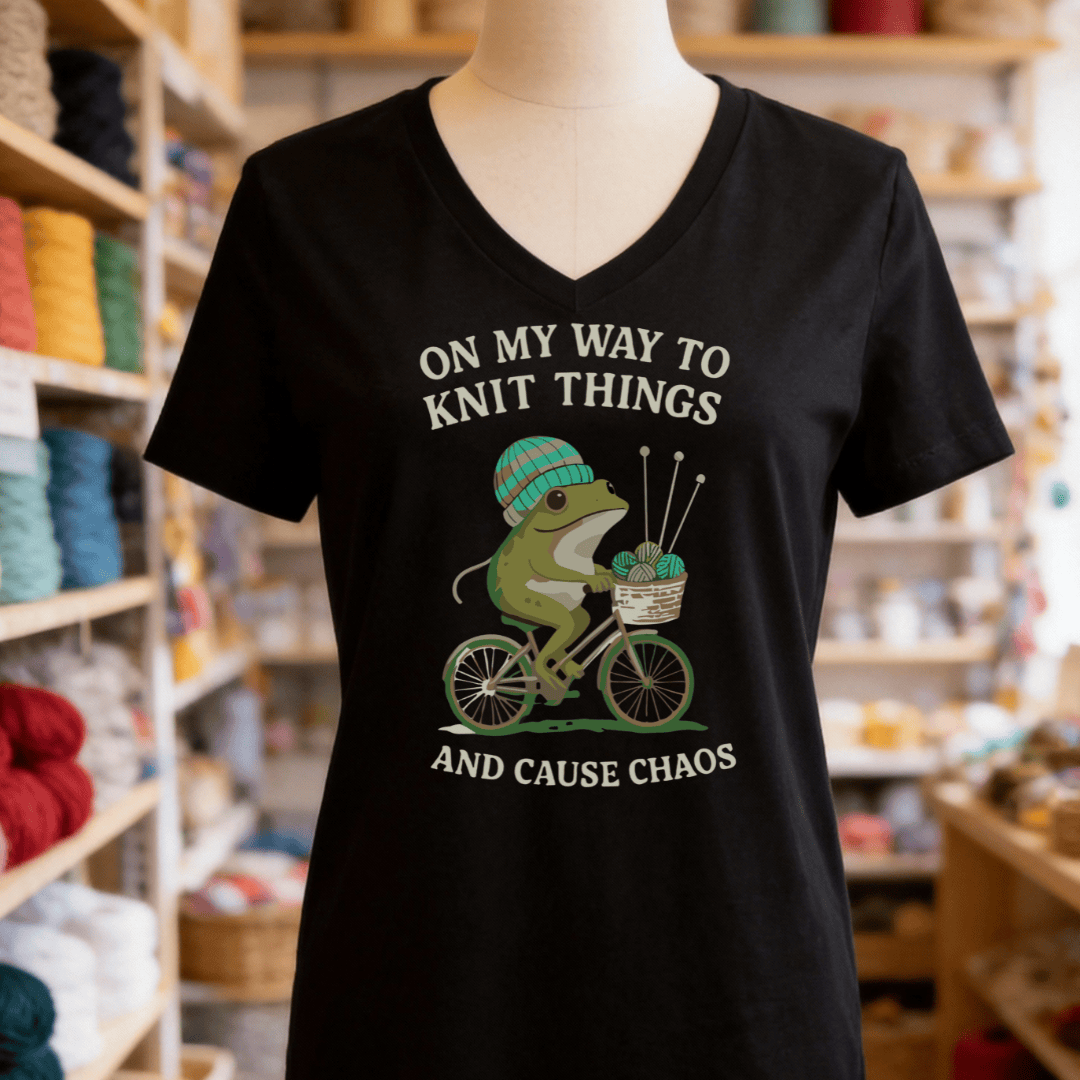 Knitting & Chaos V-Neck T-Shirt Solid Black Blend / S